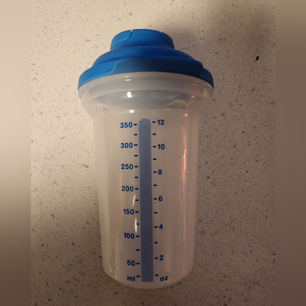 Tupperware Shaker Cup